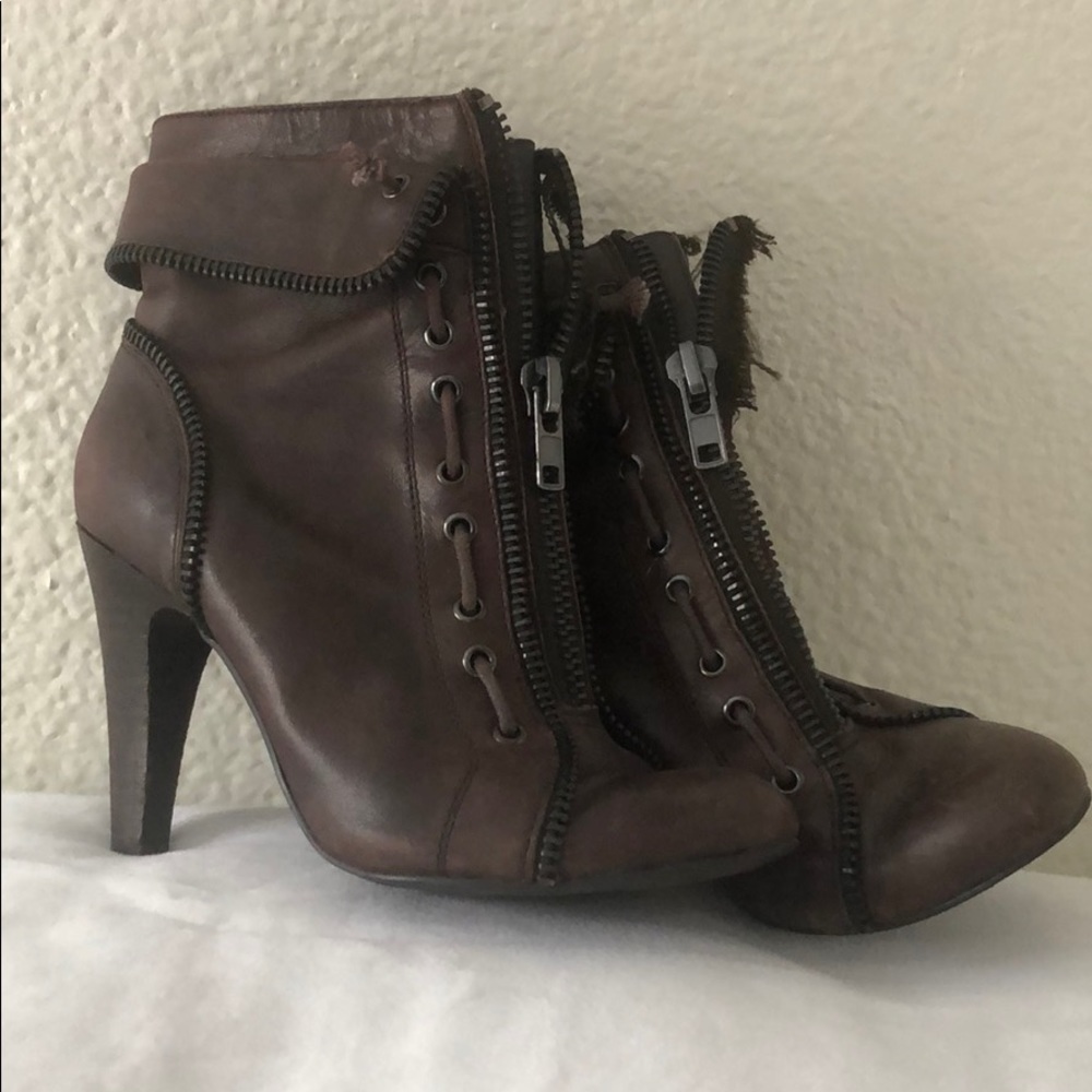 Leather brown heeled boots